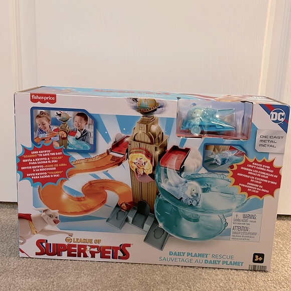 DC League of Super-Pets Daily Planet Rescue die-cast vehicle racetrack playset - Picture 1 of 5